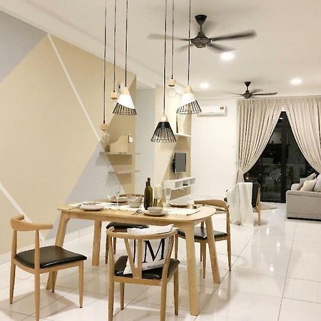 Johor Bahru Paradigm Leplatino Homestay Buitenkant foto